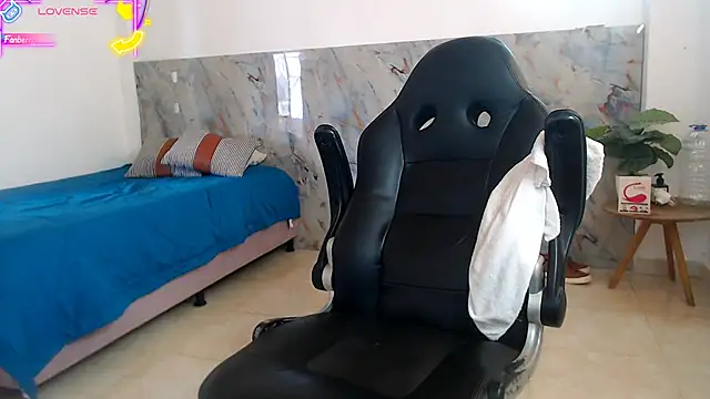 Snapshot of hanz_col chatting on November 5, 2:06 pm hanz col online show from November 5, 2:06 pm