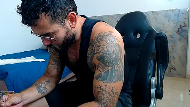 Snapshot of hanz_col chatting on November 11, 10:37 am hanz col online show from November 11, 10:37 am