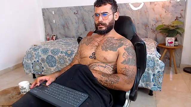 Snapshot of hanz_col chatting on November 16, 3:12 am hanz col online show from November 16, 3:12 am