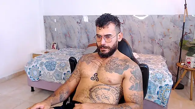 Snapshot of hanz_col chatting on November 24, 2:06 pm hanz col online show from November 24, 2:06 pm