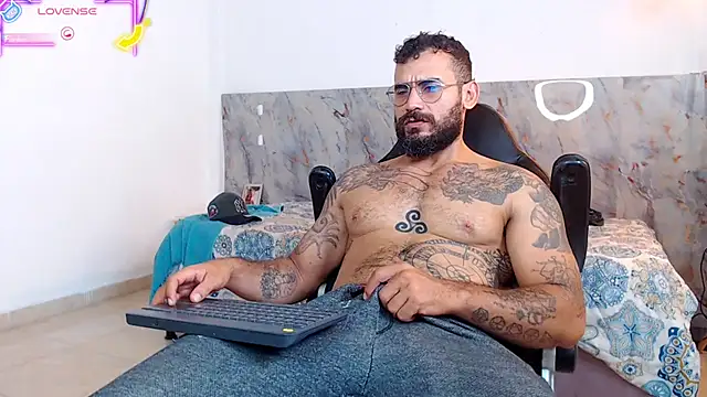 Snapshot of hanz_col chatting on November 30, 11:42 pm hanz col online show from November 30, 11:42 pm