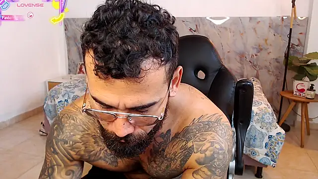 Snapshot of hanz_col chatting on December 2, 11:48 am hanz col online show from December 2, 11:48 am