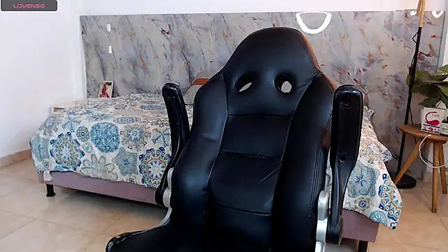 Snapshot of hanz_col chatting on December 4, 3:49 am hanz col online show from December 4, 3:49 am