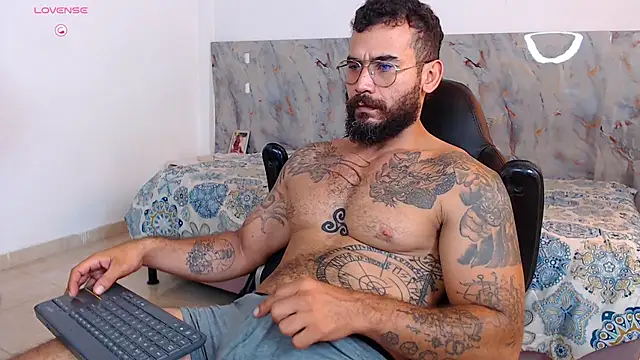 Snapshot of hanz_col chatting on December 5, 10:46 am hanz col online show from December 5, 10:46 am