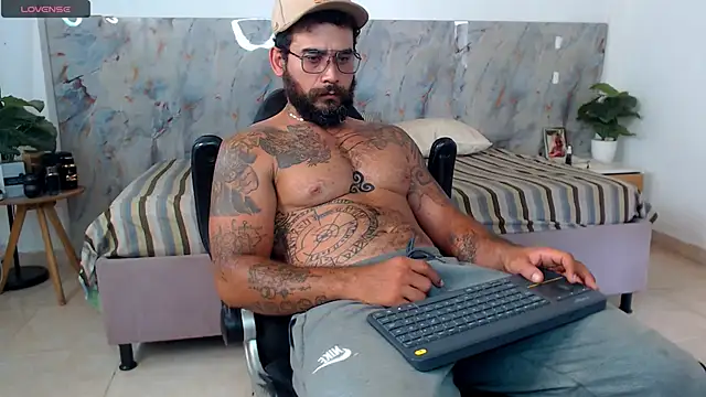 hanz col online show from April 8, 4:29 pm