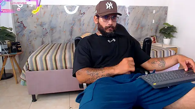 hanz col online show from April 9, 2:22 pm