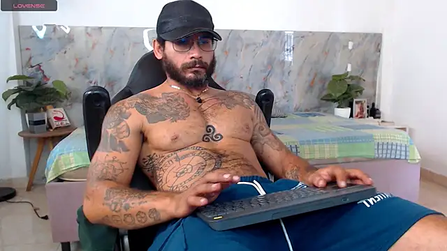 Snapshot of hanz_col chatting on June 7, 2:21 pm hanz col online show from June 7, 2:21 pm