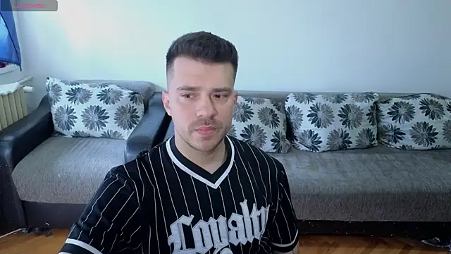 Snapshot of JohnnyStepBro chatting on June 5, 10:54 am JohnnyStepBro online show from June 5, 10:54 am