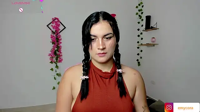 Snapshot of Emic_ chatting on December 17, 2:00 pm Emic  online show from December 17, 2:00 pm