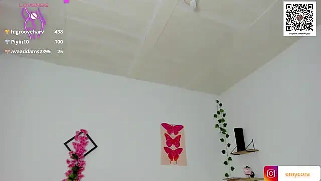 Snapshot of Emic_ chatting on January 7, 7:59 pm Emic  online show from January 7, 7:59 pm