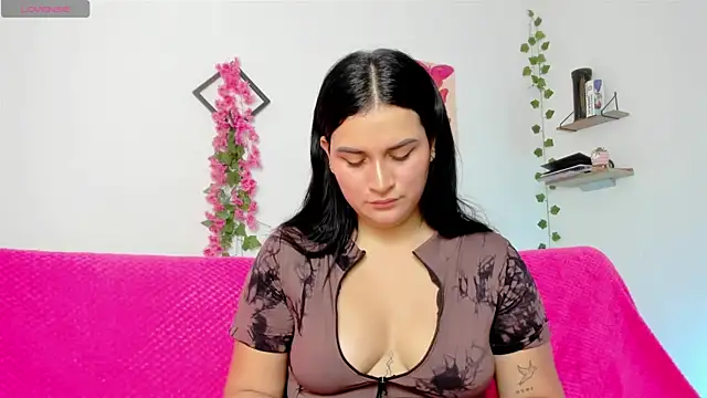 Snapshot of Emic_ chatting on January 26, 3:14 pm Emic  online show from January 26, 3:14 pm