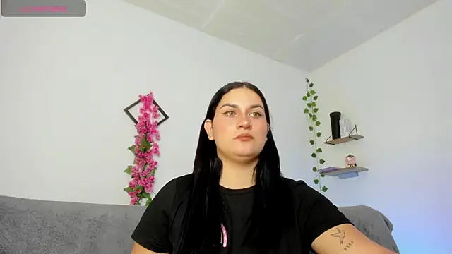 Snapshot of Emic_ chatting on January 31, 6:14 pm Emic  online show from January 31, 6:14 pm