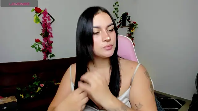 Snapshot of Emic_ chatting on February 16, 3:05 pm Emic  online show from February 16, 3:05 pm