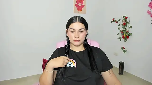 Snapshot of Emic_ chatting on September 30, 2:22 pm Emic  online show from September 30, 2:22 pm