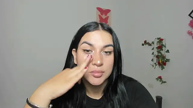 Snapshot of Emic_ chatting on October 1, 4:57 pm Emic  online show from October 1, 4:57 pm