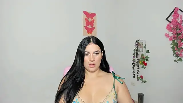 Snapshot of Emic_ chatting on October 6, 2:14 pm Emic  online show from October 6, 2:14 pm