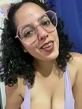 Snapshot of babyluna939 chatting on March 21, 12:29 am babyluna939 online show from March 21, 12:29 am