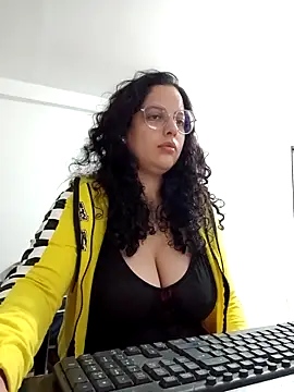 Snapshot of babyluna939 chatting on May 9, 11:43 pm babyluna939 online show from May 9, 11:43 pm