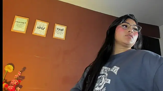 Little Ivy online show from November 18, 7:07 pm