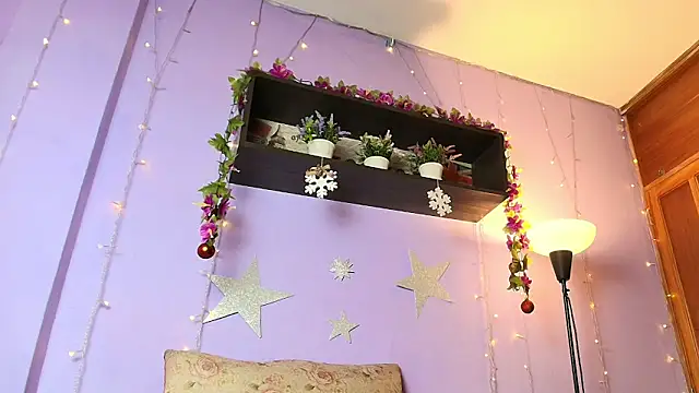 Little Ivy online show from December 18, 1:06 pm