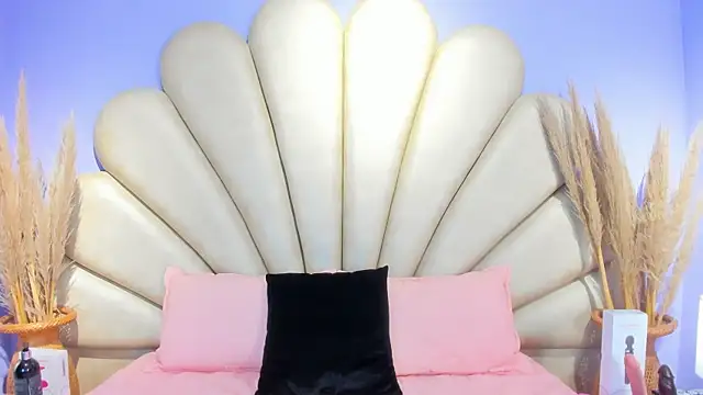 Isis Osman online show from April 15, 2:57 pm