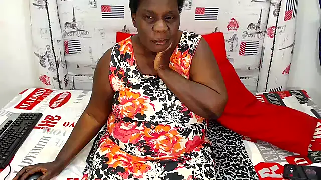 Snapshot of Honeybumsx32 chatting on June 13, 6:00 am Honeybumsx32 online show from June 13, 6:00 am