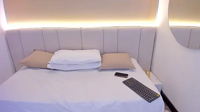 valerysantos  online show from March 10, 11:59 am