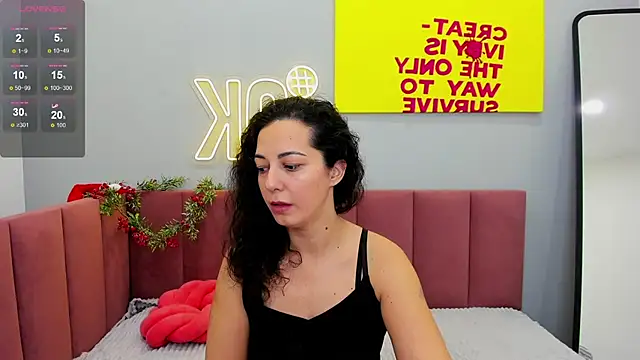 Snapshot of Linda_Insatiable chatting on January 4, 1:10 am Linda Insatiable online show from January 4, 1:10 am