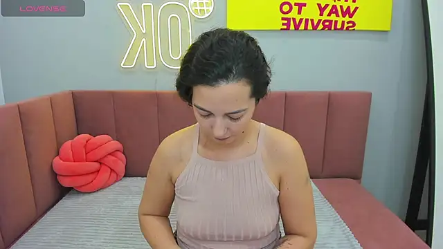 Snapshot of Linda_Insatiable chatting on February 7, 1:15 am Linda Insatiable online show from February 7, 1:15 am