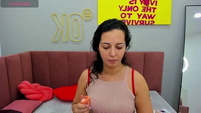 Snapshot of Linda_Insatiable chatting on March 16, 1:28 am Linda Insatiable online show from March 16, 1:28 am