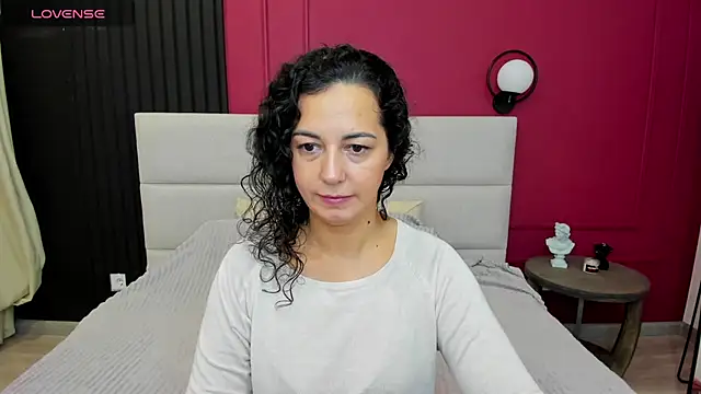 Snapshot of Linda_Insatiable chatting on October 13, 1:27 am Linda Insatiable online show from October 13, 1:27 am