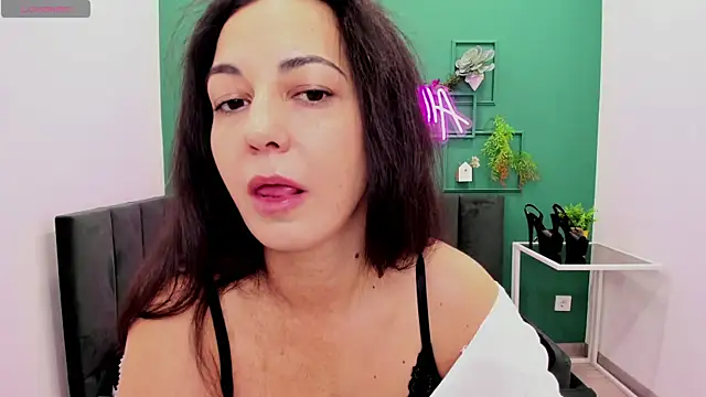 Snapshot of Linda_Insatiable chatting on November 28, 1:41 am Linda Insatiable online show from November 28, 1:41 am