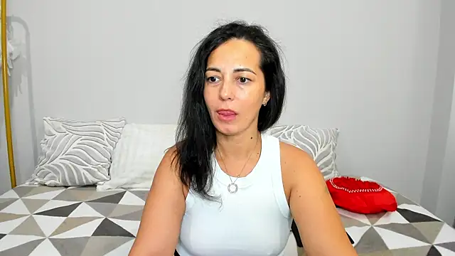 Linda Insatiable online show from June 21, 1:30 am