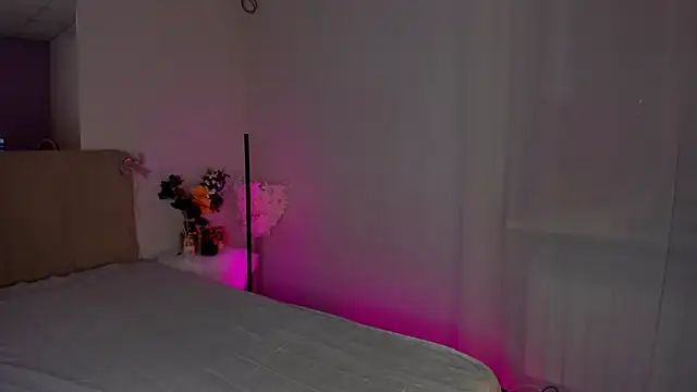 Laura Leee online show from January 8, 6:31 am