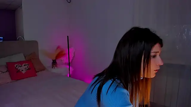 Laura Leee online show from February 9, 9:26 am