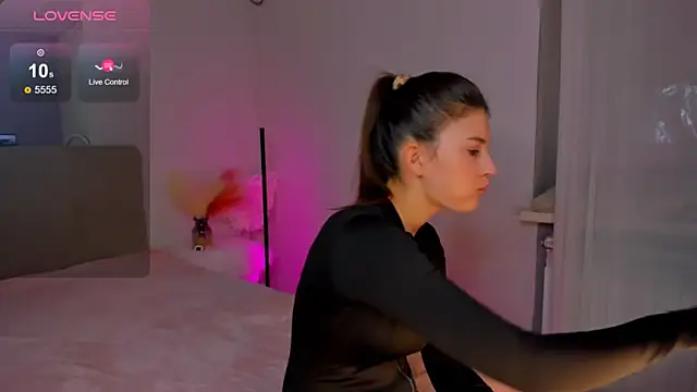 Laura Leee online show from February 18, 9:32 am