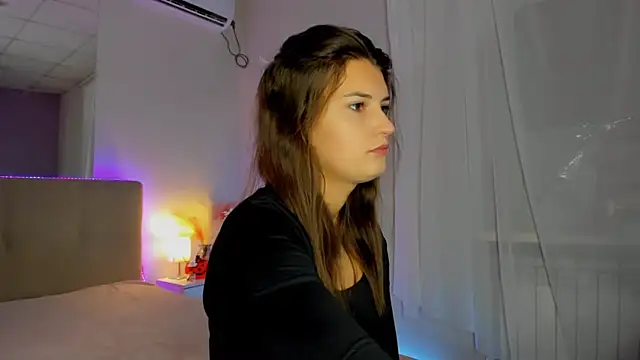 Laura Leee online show from October 15, 5:18 am