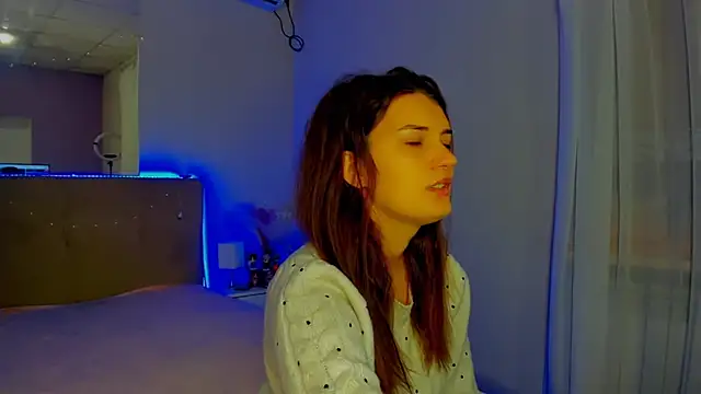 Laura Leee online show from November 18, 6:18 am