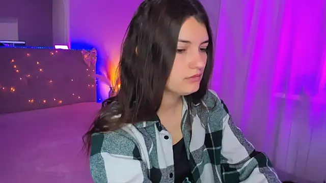 Laura Leee online show from April 24, 5:10 am