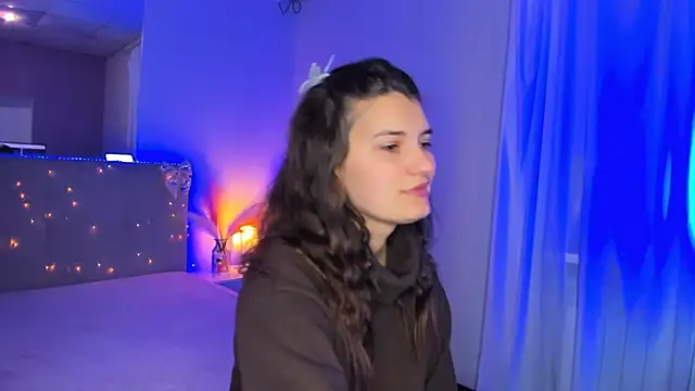 Laura Leee online show from April 28, 5:12 am