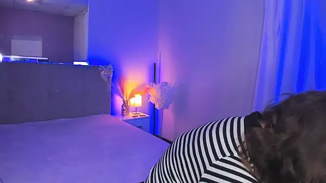 Snapshot of Laura_Leee chatting on May 7, 5:02 am Laura Leee online show from May 7, 5:02 am