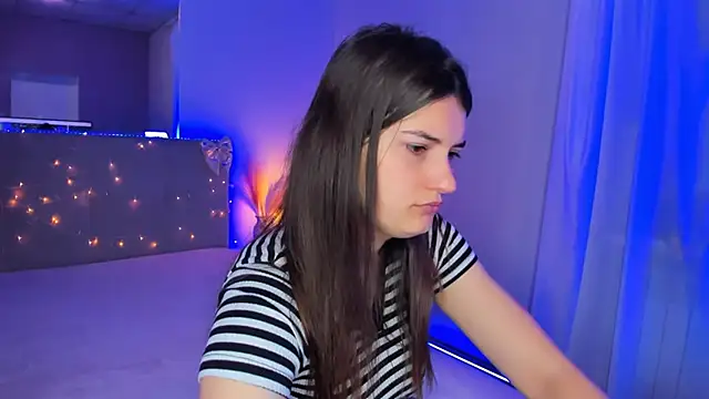 Snapshot of Laura_Leee chatting on May 16, 4:53 am Laura Leee online show from May 16, 4:53 am
