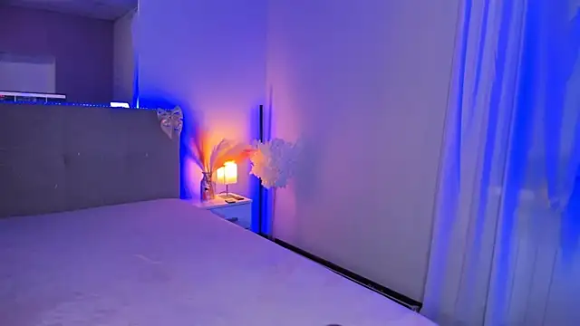 Snapshot of Laura_Leee chatting on May 17, 4:54 am Laura Leee online show from May 17, 4:54 am