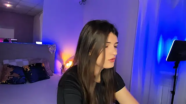 Snapshot of Laura_Leee chatting on June 10, 5:07 am Laura Leee online show from June 10, 5:07 am