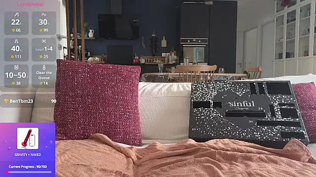 Snapshot of Luxymin34 chatting on December 12, 9:51 am Luxymin34 online show from December 12, 9:51 am