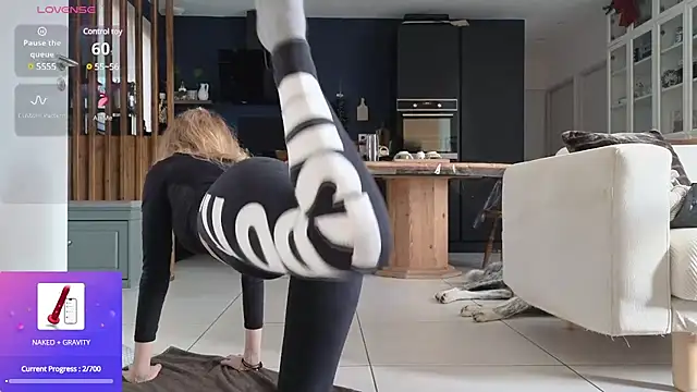 Snapshot of Luxymin34 chatting on January 9, 9:16 am Luxymin34 online show from January 9, 9:16 am