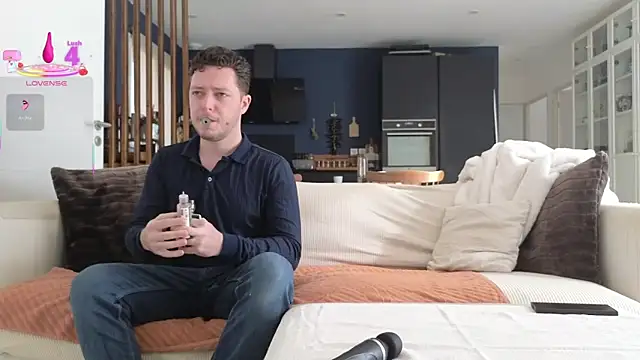 Snapshot of Luxymin34 chatting on February 14, 9:24 am Luxymin34 online show from February 14, 9:24 am