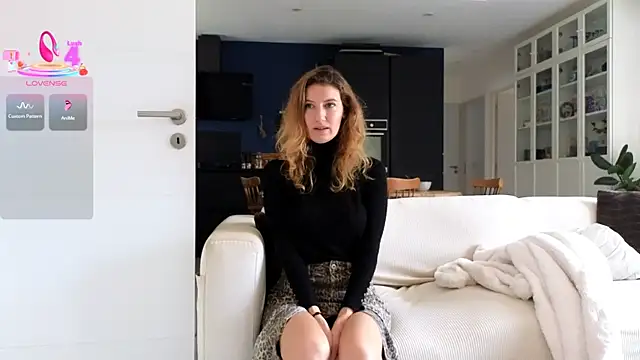 Snapshot of Luxymin34 chatting on February 21, 1:33 pm Luxymin34 online show from February 21, 1:33 pm