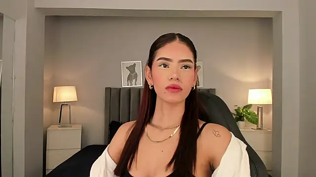 Madie  collins online show from March 19, 11:17 am