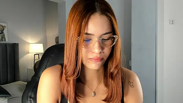 Madie  collins online show from December 20, 11:50 am